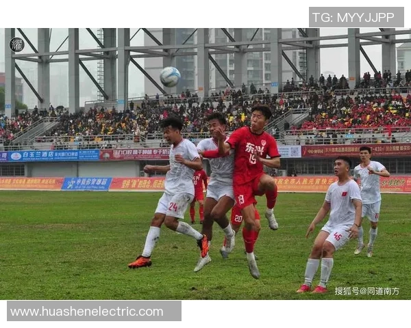 世界足坛巨星同框合影 共襄盛举展现足球荣耀与传奇风采